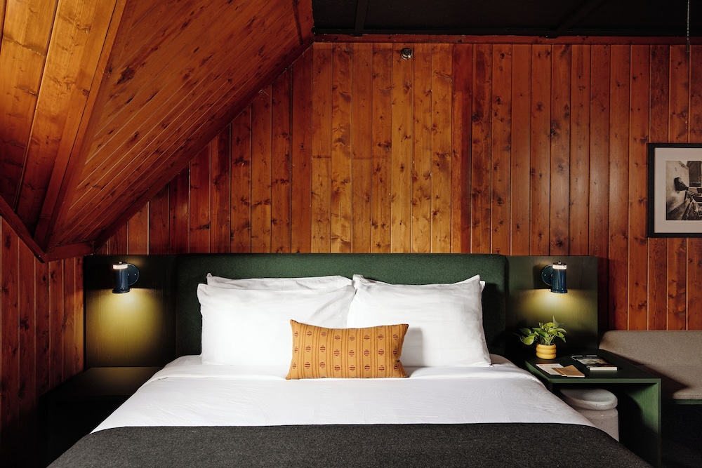 Standard Room, 1 King Bed photo 2