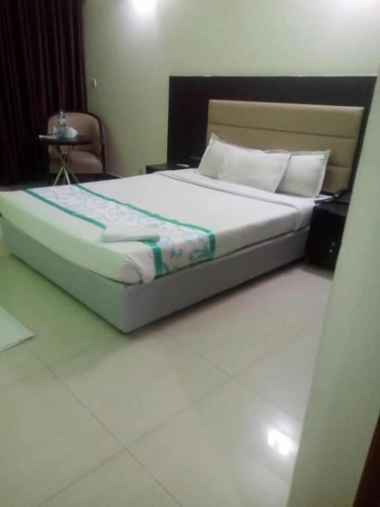 Comfort Triple Room, City View