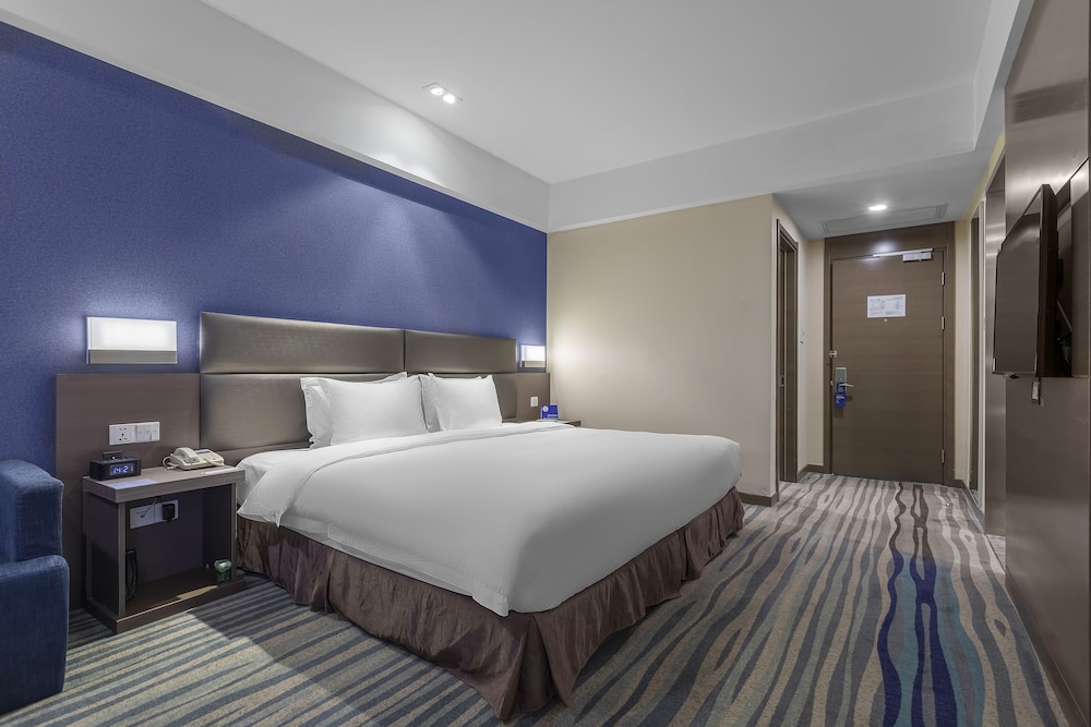 Standard Room, 1 Queen Bed (Coin Building View)