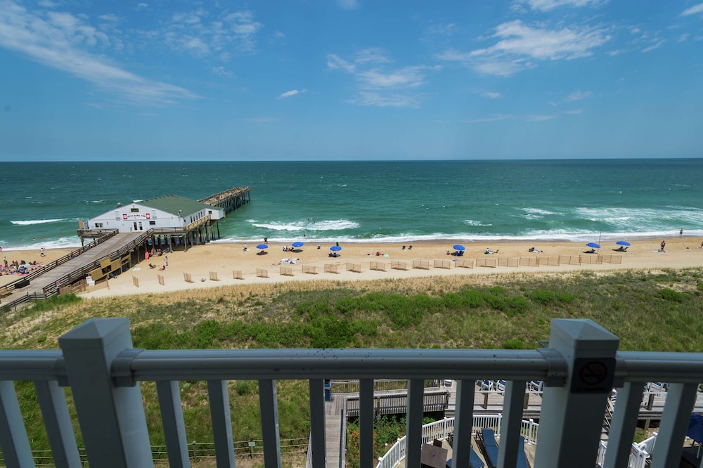 Deluxe Room, 1 King Bed with Sofa bed, Balcony, Oceanfront (Whirlpool) photo 2