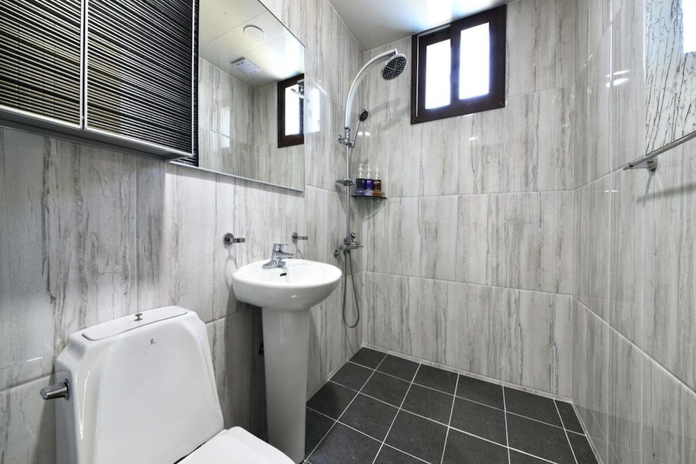Basic Room, 1 Bedroom (A301(Ocean View)) - Photo 4