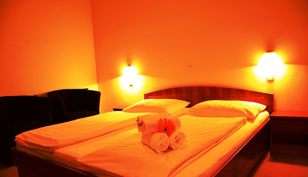 Double or Twin Room - Photo 2