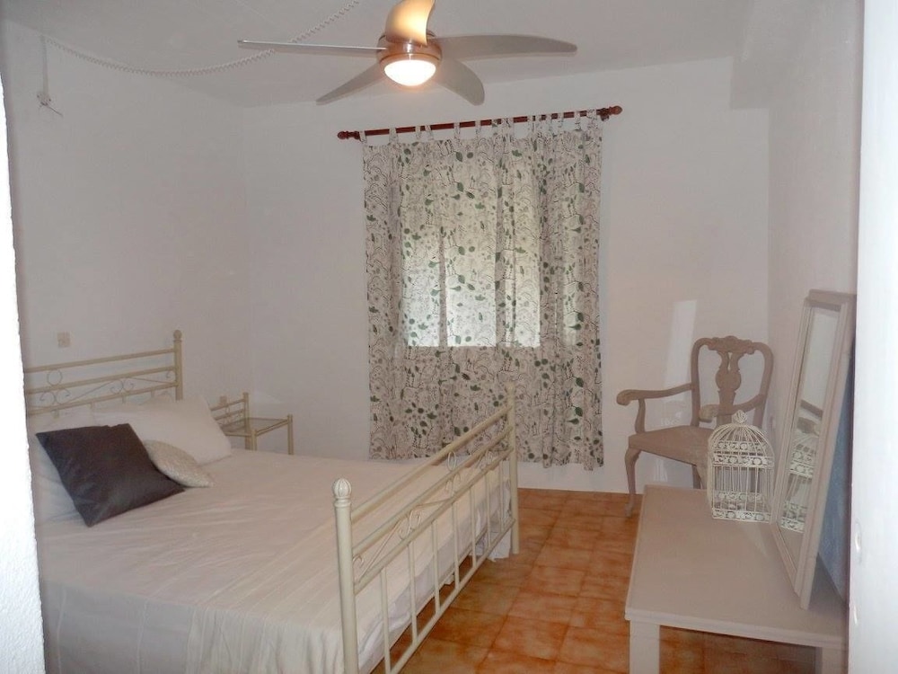 House, 2 Bedrooms, Garden View photo 1