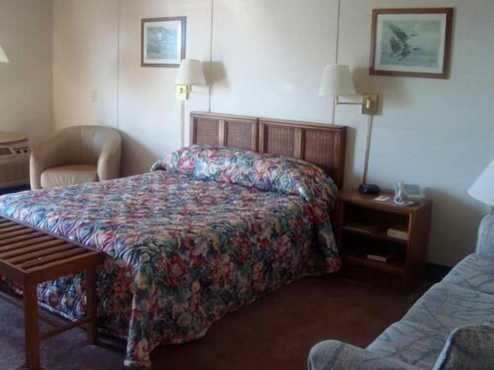 Queen Room photo 1