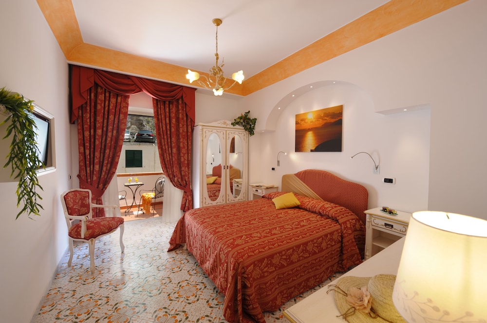 Double Room, Balcony, Partial Sea View - Photo 3