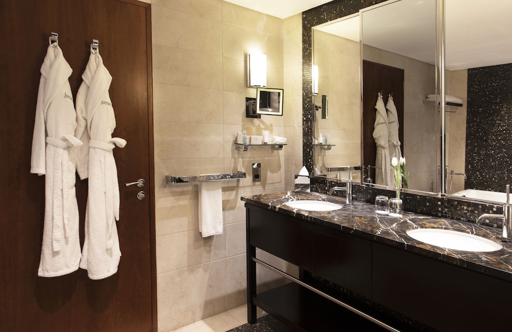 Deluxe Room, 1 King Bed