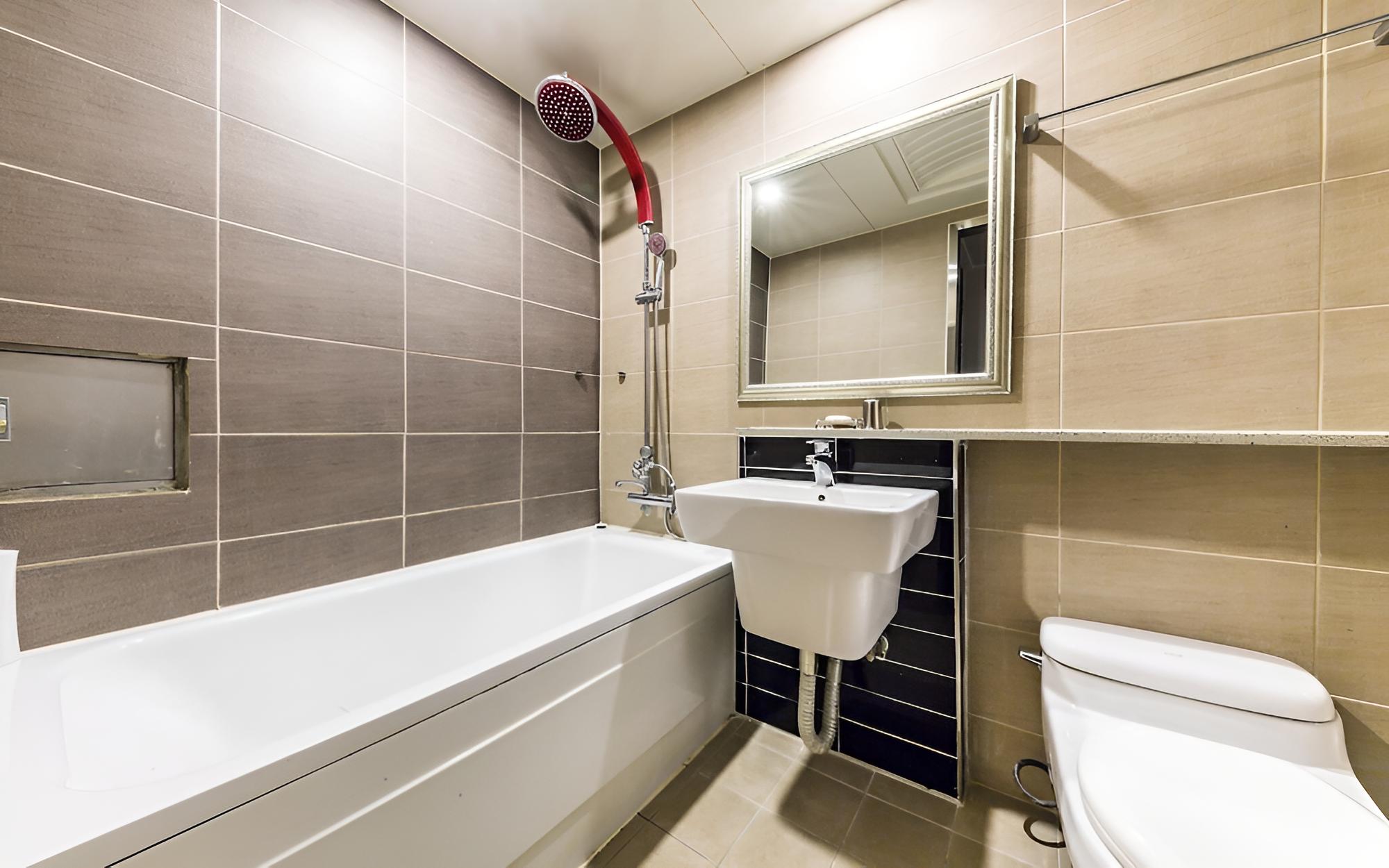 Room (Massage Chair Room (Bathtub Netflix A) - Photo 9