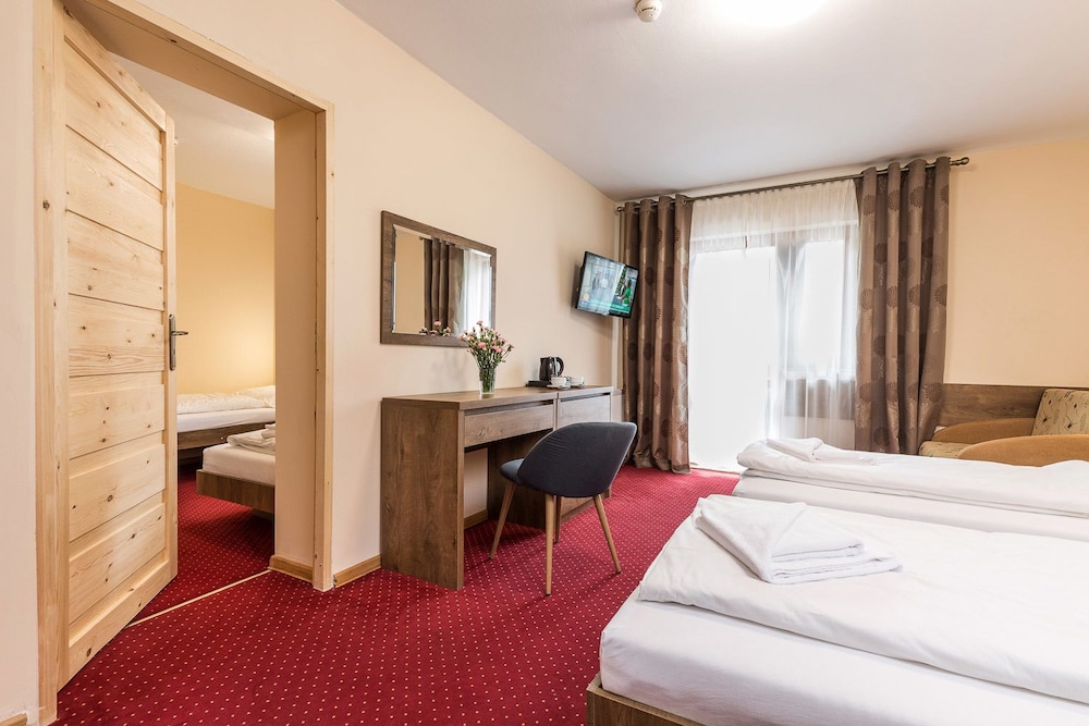 Quadruple Room, Non Smoking, Mountain View photo 2