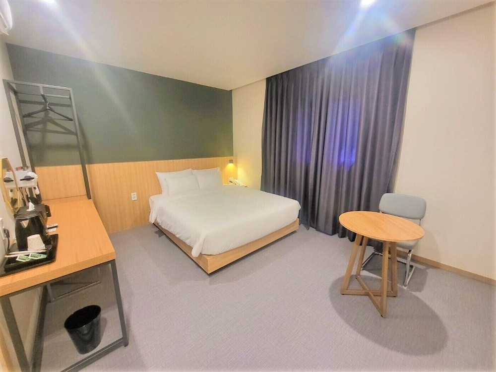 Deluxe Double Room - Photo 8