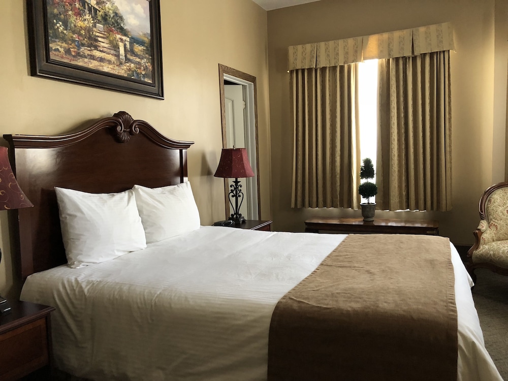 Signature Room, 1 Queen Bed, Corner photo 3