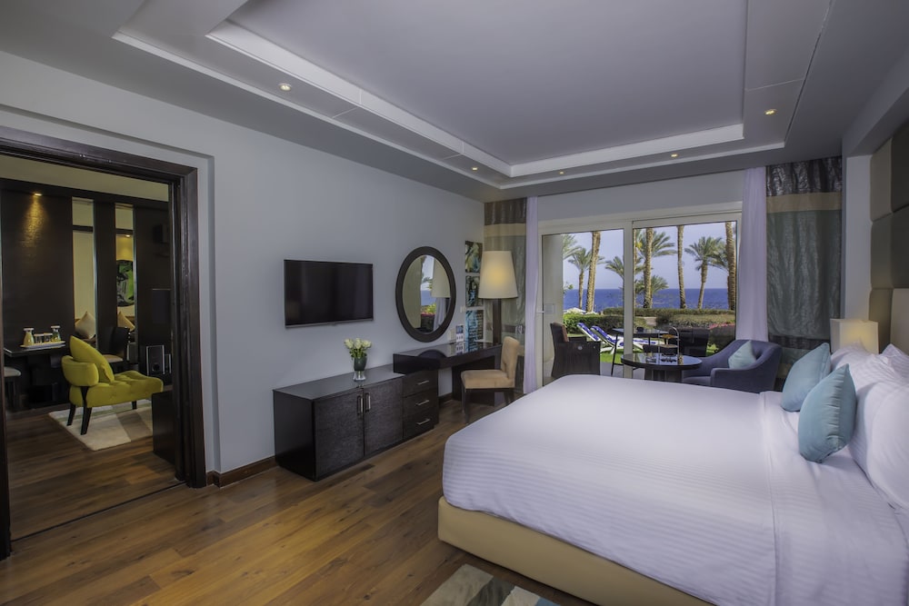 Suite, 1 Bedroom (Sea Front) - Photo 1