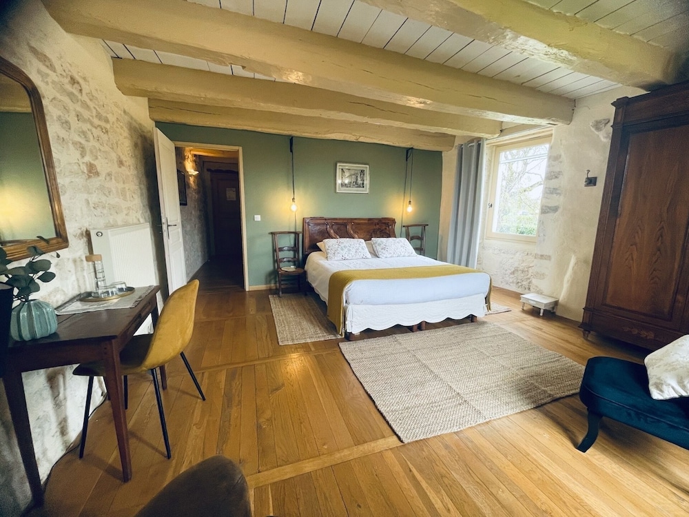 Superior Double Room, Ensuite, Pool View photo 1