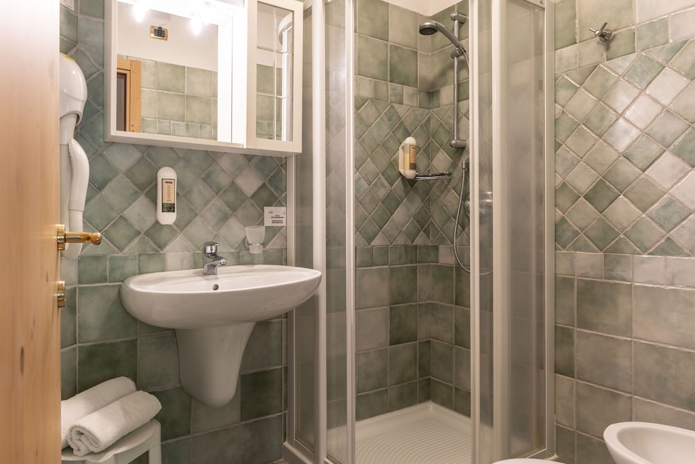 Standard Single Room - Photo 3