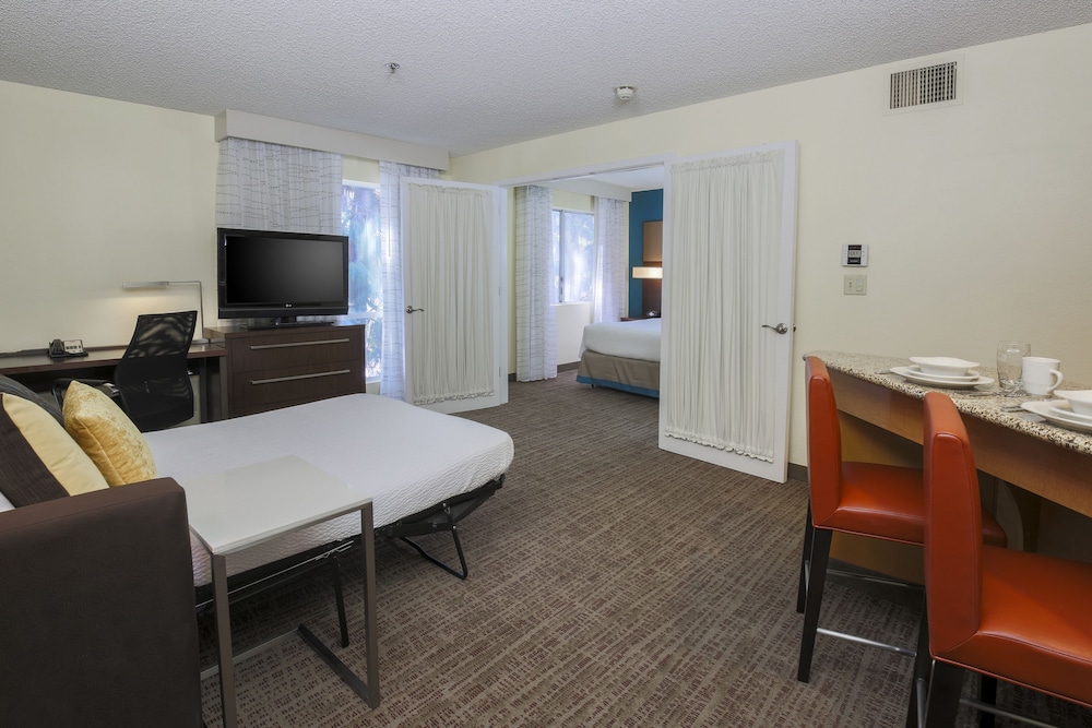 Suite, 1 Bedroom - Photo 5