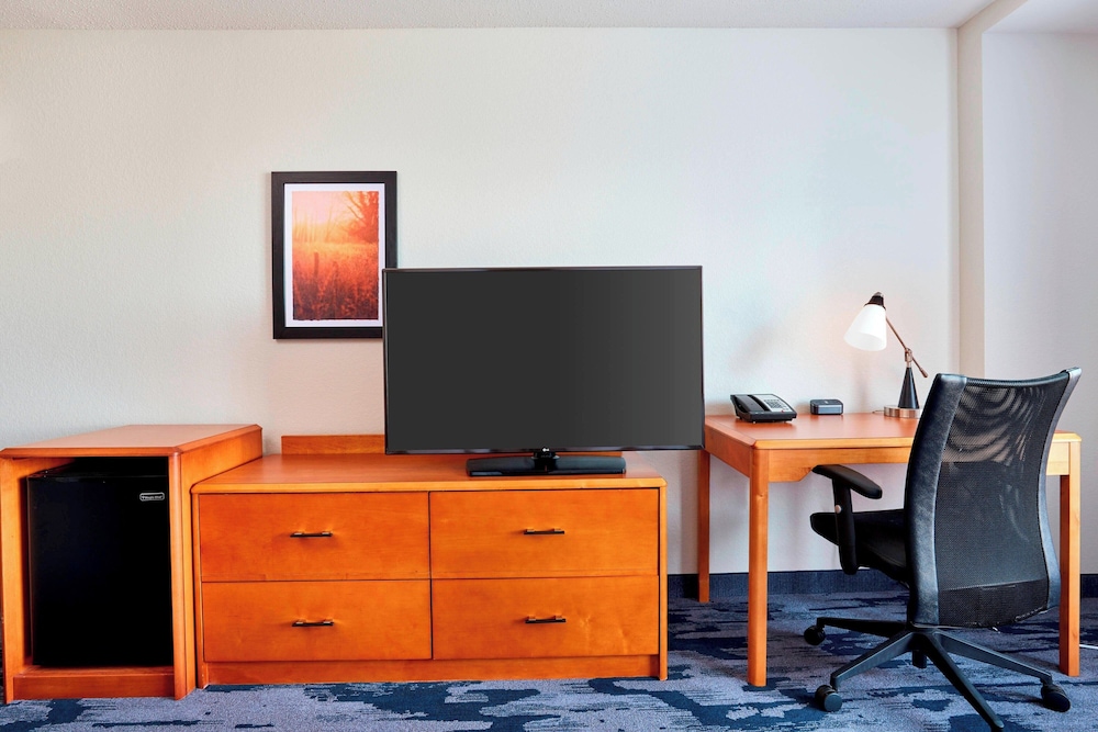 Room, 1 King Bed, (Skyline View) - Photo 4