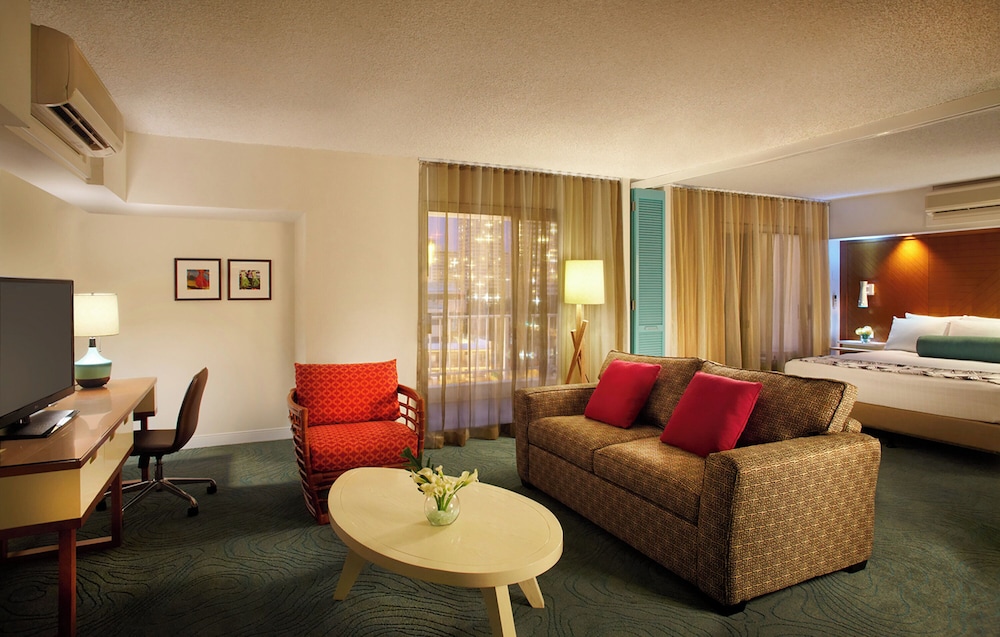 Executive Suite, 1 Bedroom - Photo 2