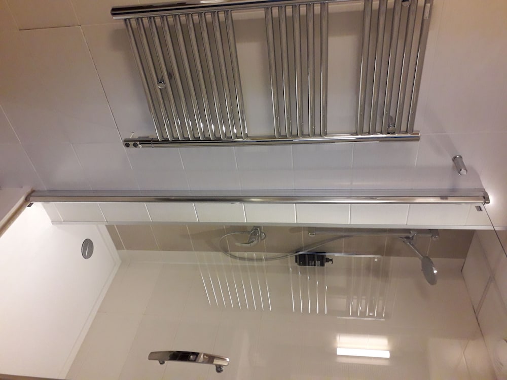 Room, Multiple Beds - Photo 9