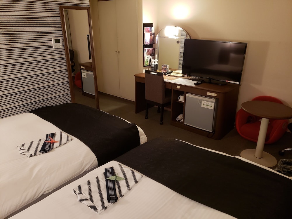 Economy Twin Room, Smoking photo 3