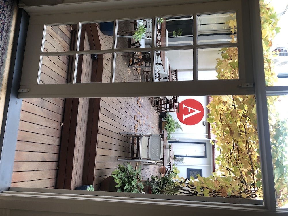 Courtyard Room photo 3