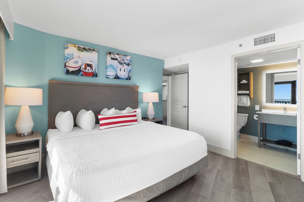 Mariner Oceanfront Deluxe Two Bedroom Condo - Photo 5