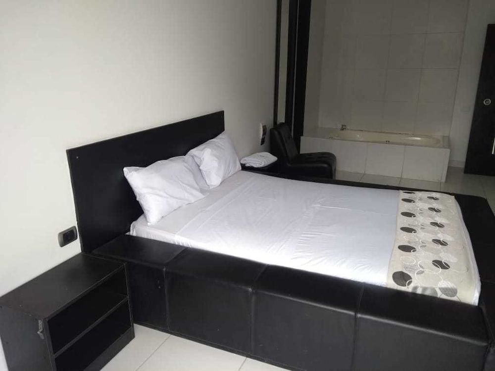 Superior Double Room, Bathtub photo 1
