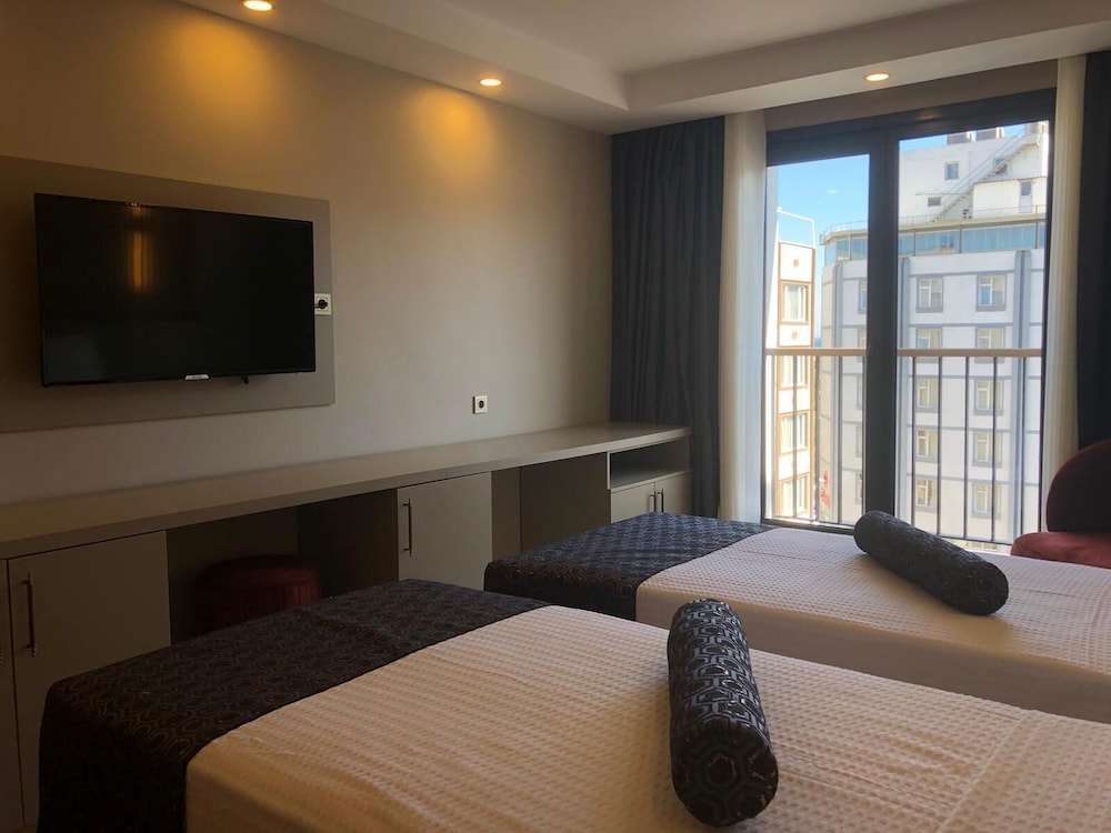 City Room photo 2