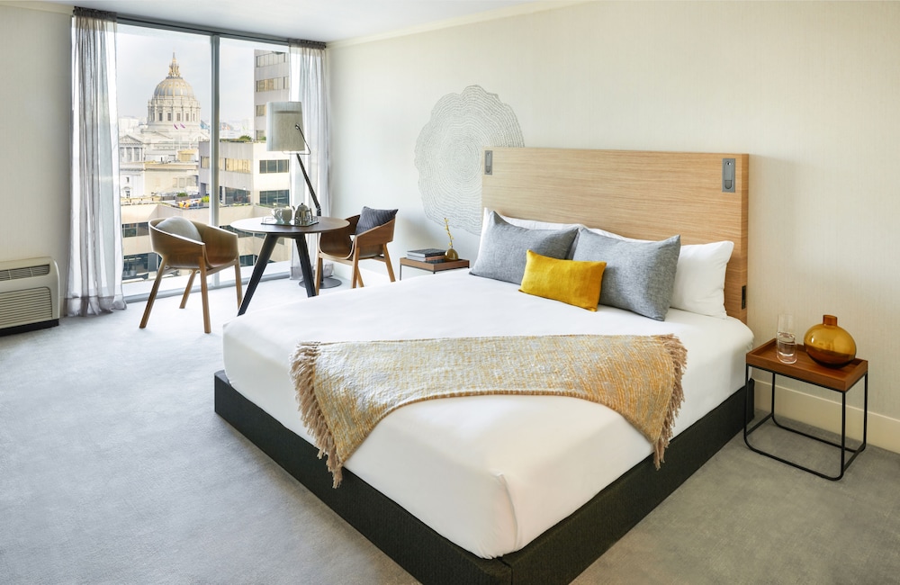 Executive Room, 1 King Bed, Non Smoking, City View (High Floor) - Photo 2