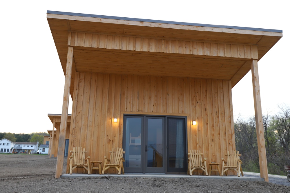 Deluxe Chalet, 2 Queen Beds, Lake View photo 1