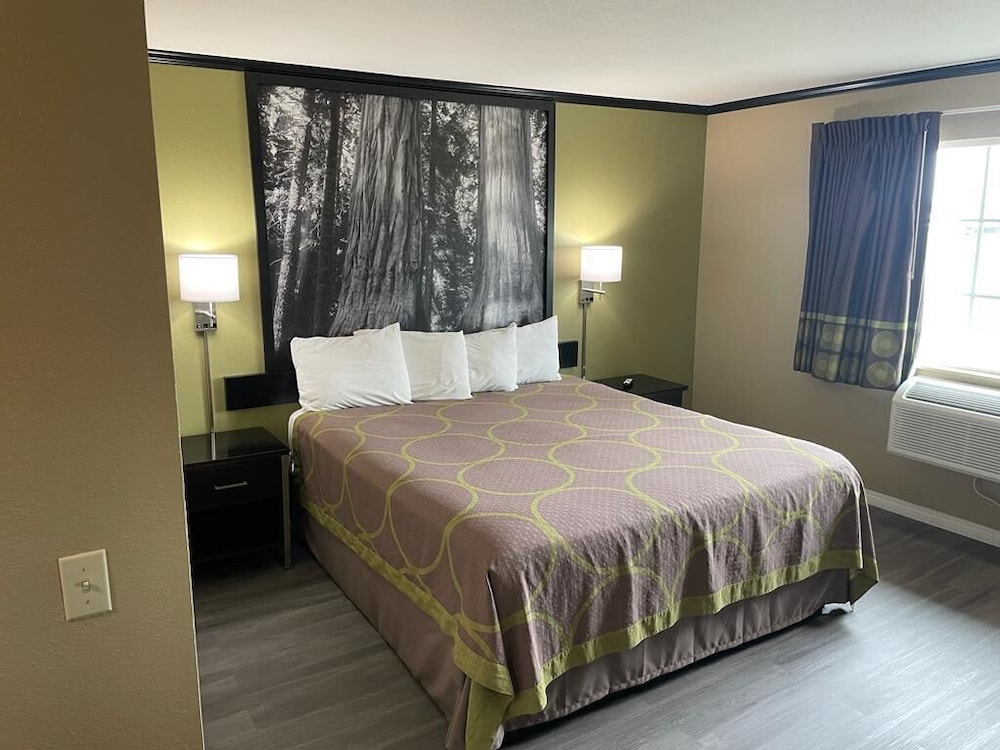Standard Room, 1 King Bed - Photo 5