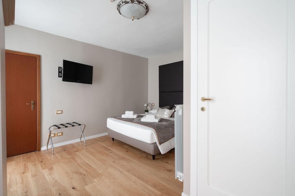 Deluxe Double Room, 1 Double Bed (6A) photo 2