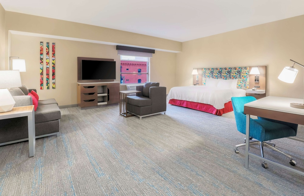 Studio Suite, 1 King Bed, Accessible, Roll In Shower - Photo 3
