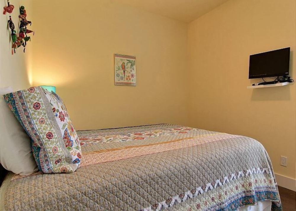 Condo, 3 Bedrooms, Balcony, Pool View (The Perch)