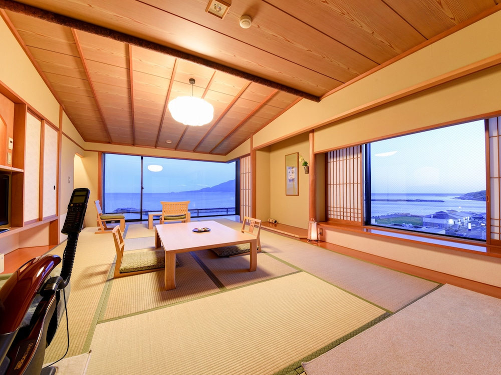 Japanese Style Quadruple Room, Sea View