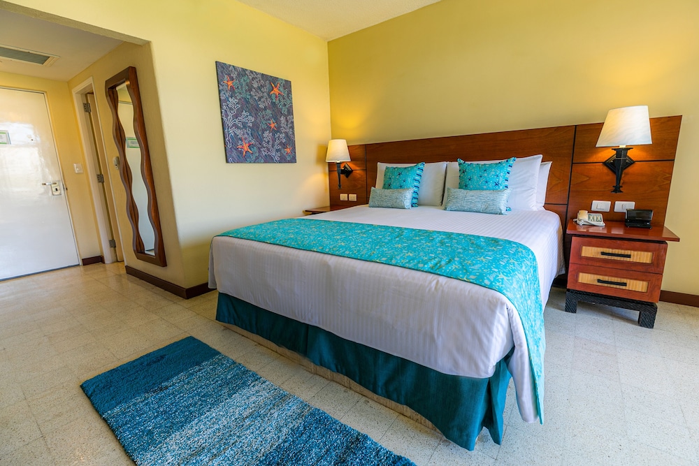 Superior Room, 1 King Bed, Ocean View - Photo 1