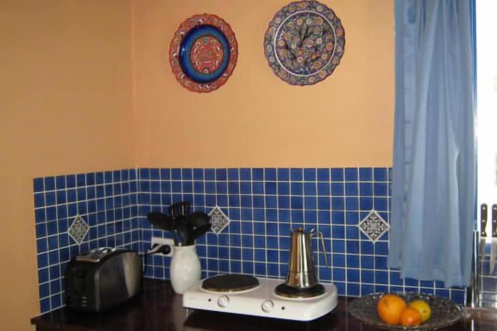 Standard Studio, Non Smoking, Kitchenette (Seductive Saffron) photo 3