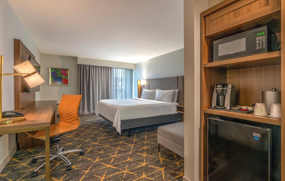 Premium Room, 1 King Bed, City View (Top Floor) - Photo 2