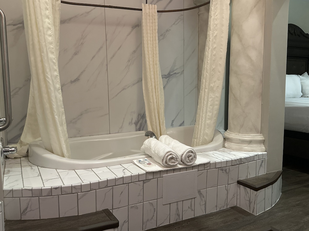 Caesars Suite photo 3
