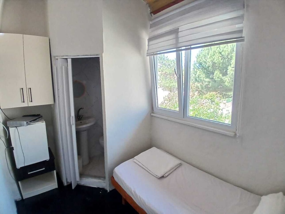 Basic Single Room photo 2