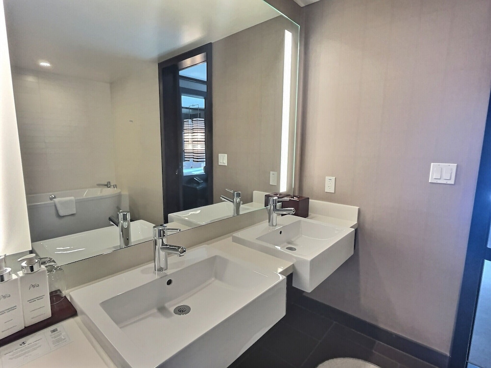 Vdara Studio Aria View - Photo 8