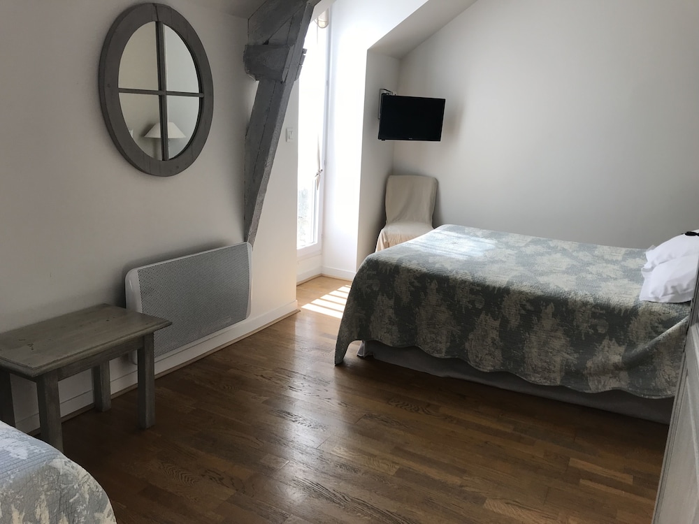 Triple Room Street Side