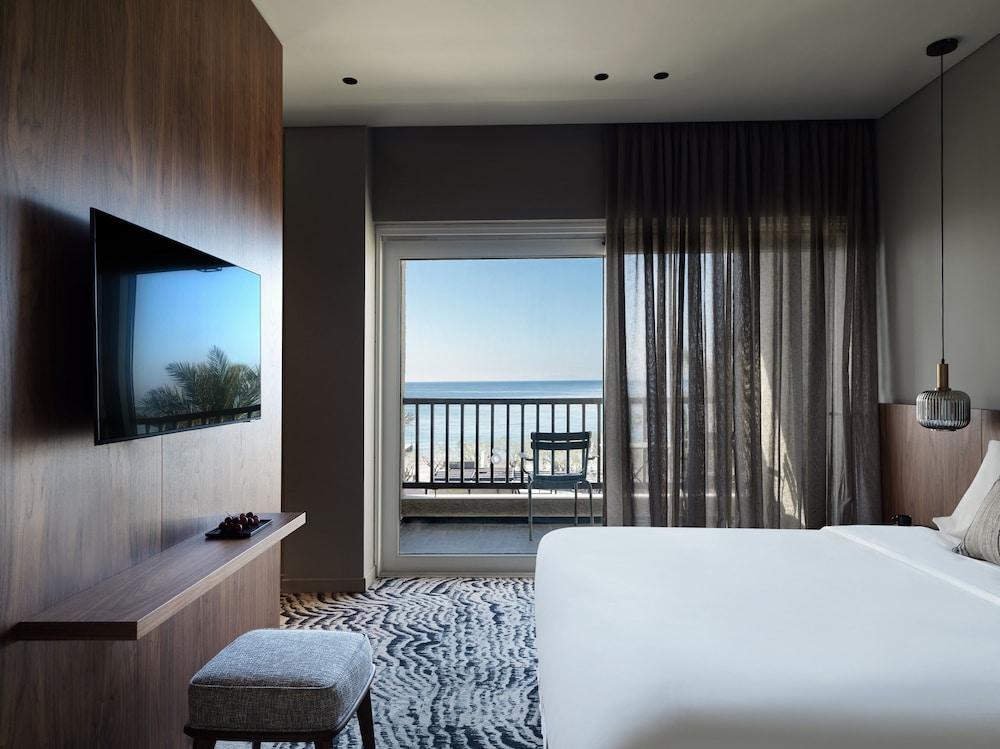Deluxe Suite with Sea View photo 2