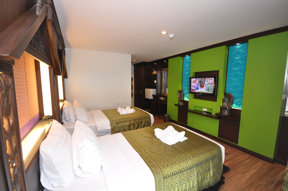 Superior Twin Room, 2 Twin Beds, Partial Sea View photo 3