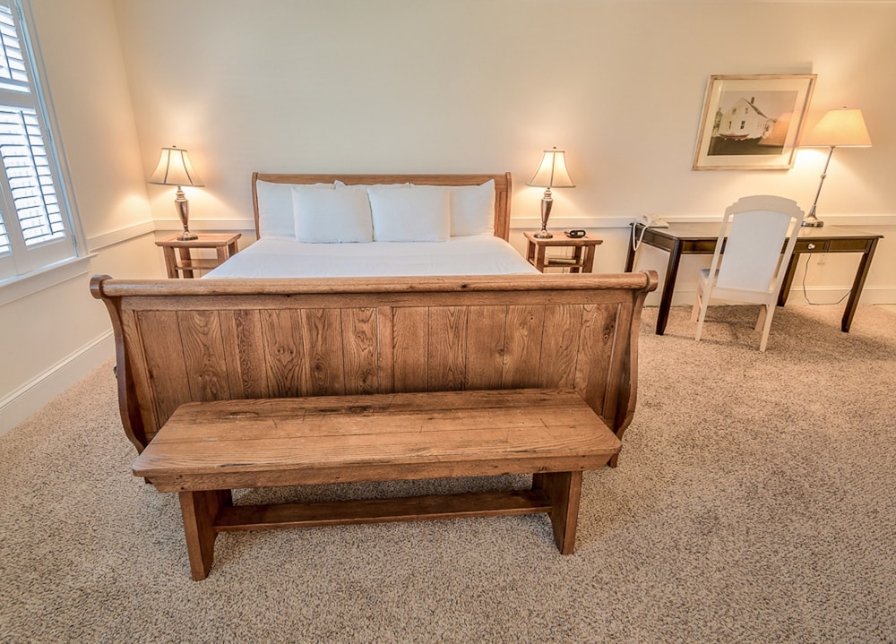 Jetted Tub Room One King Bed