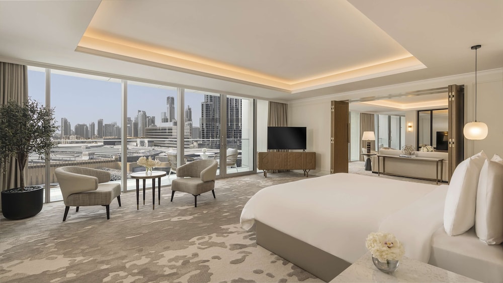 Grand Suite, 1 King Bed, City View (Grand Burj View Suite)