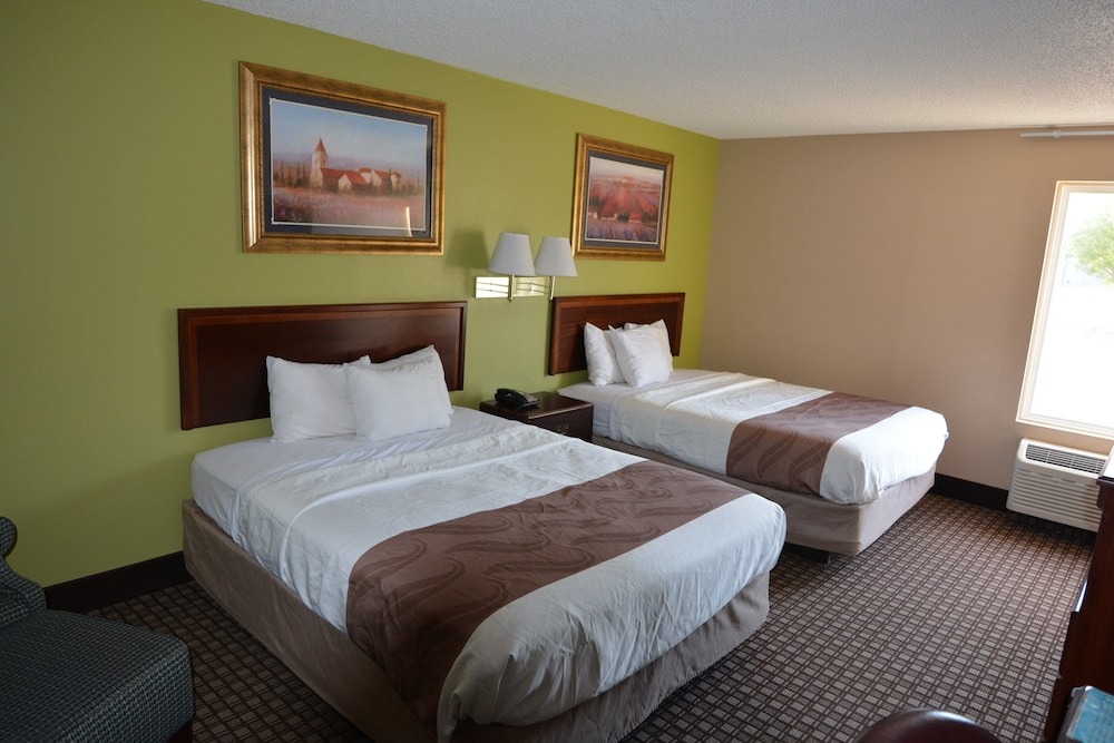 Room, 2 Queen Beds - Photo 3
