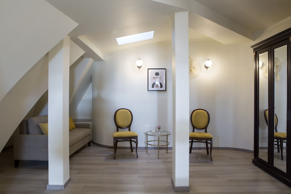 Executive Room - Photo 2