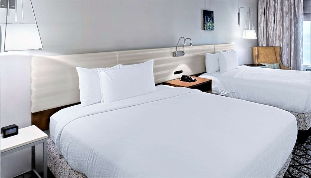 Room, 2 Queen Beds, Accessible, Bathtub