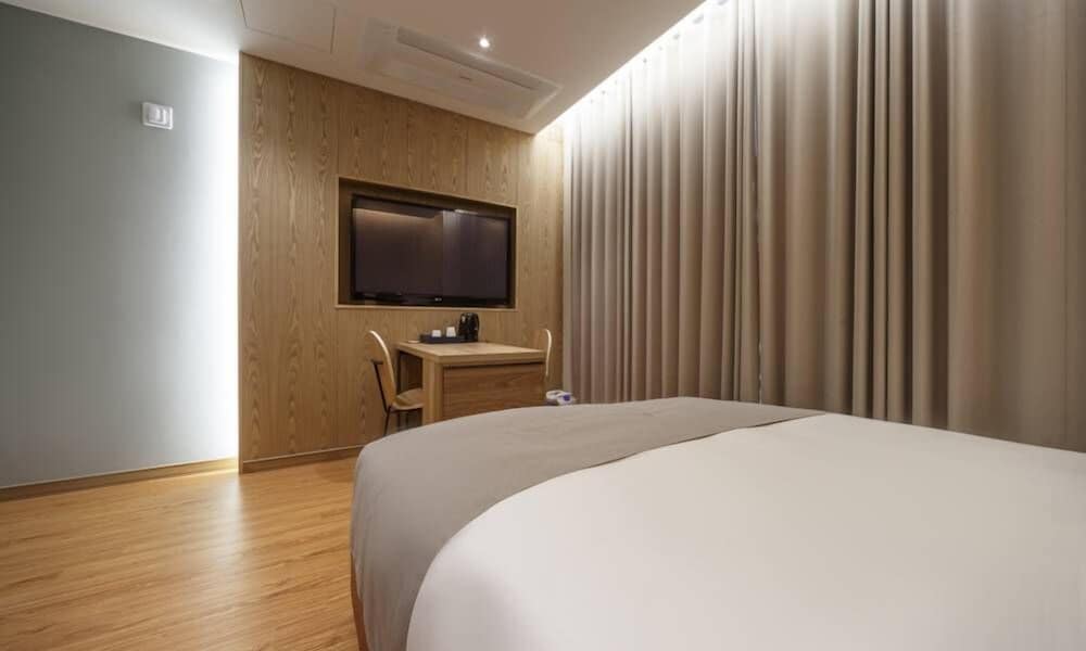 Deluxe Terrace Room - Photo 2