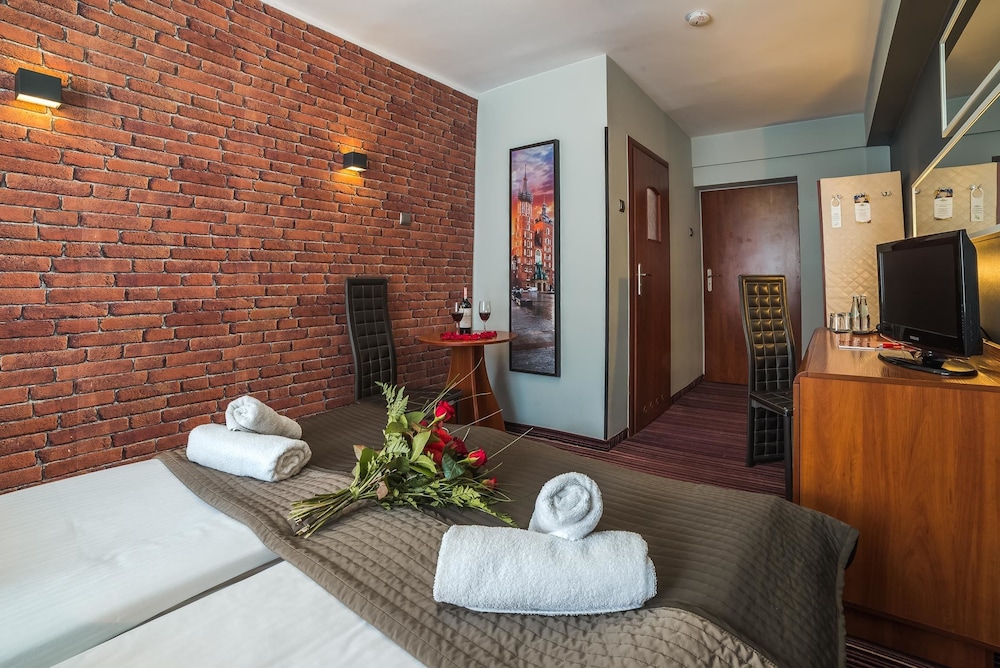 Double or Twin Room - Photo 16