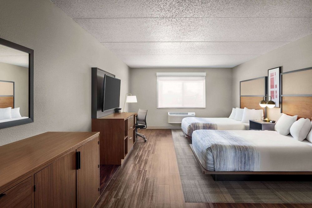 Suite, 2 Queen Beds, Accessible, Non Smoking photo 1